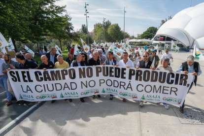 Manifestación de las OPAs en Valladolid por la subida de los costes.- J. M. LOSTAU