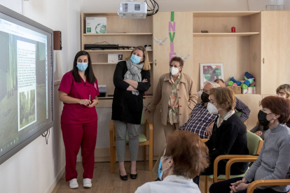 La consejera de Familia e Igualdad de Oportunidades, Isabel Blanco, visita el Centro Residencia Boni Mediero de la Asociación Alzhéimer Salamanca. - ICAL