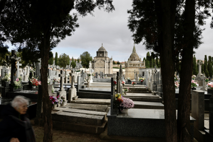 Cementerio de Salamanca en el Día de Todos Los Santos.- ICAL