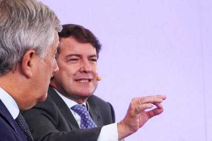 Alfonso Fernández Mañueco junto al expresidente del Parlamento Europeo, Antonio Tajani.- ICAL