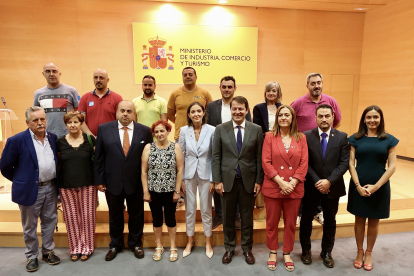 Firma del acuerdo de competitividad de Siro, con la presencia de la ministra Reyes Maroto y el presidente de la Junta de Castilla y León, Alfonso Fernández Mañueco. ICAL