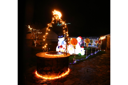 Iluminación navideña en la localidad de San Andrés de Montejos.-ICAL.
