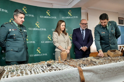 La delegada del Gobierno en Castilla y León, Virginia Barcones, presenta una operación contra el patrimonio desarrollada por la Guardia Civil de Soria. -GUARDIA CIVIL