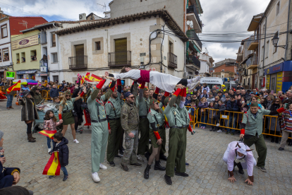 La localidad abulense de Cebreros celebra en Domingo de Piñata con la XXV del Concurso Provincial de Carrozas y Comparsas de su Carnaval, que ya es fiesta de interés turístico nacional. -ICAL