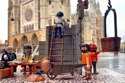 Playmoveller escenifica el mito detrás de la construcción de la catedral de León. CARLOS GONZÁLEZ