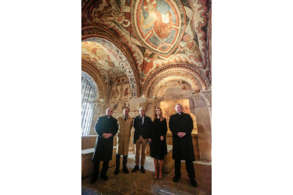 La viceconsejera de Acción Cultural, Mar Sancho, presenta la restauración de las pinturas del Panteón Real de San Isidoro.- ICAL