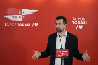 El secretario general del PSOE en Castilla y León y portavoz en las Cortes, Luis Tudanca, interviene en el Encuentro Navideño con la prensa. ICAL