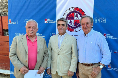 El consejero de Cultura, Turismo y Deporte, Gonzalo Santonja, presenta el Circuito de Novilladas. | ICAL