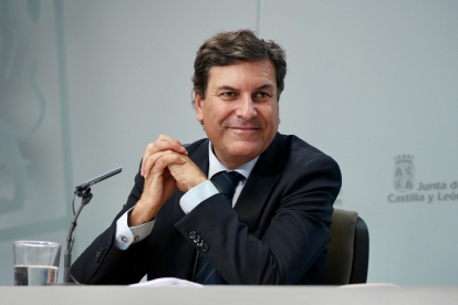 El portavoz de la Junta de Castilla y León, Carlos Fernández Carriedo, en la rueda de prensa posterior al Consejo de Gobierno.- ICAL