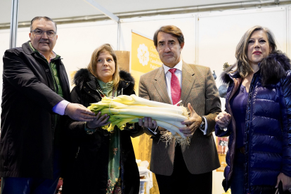 El consejero de Medio Ambiente, Vivienda y Ordenación del Territorio inaugura la 50 edición de la Feria de San Simón de Sahagún (León).- ICAL