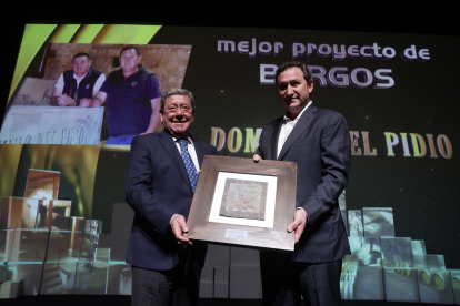 Dominio del Pidio recibe el premio al mejor proyecto de Burgos, que entregó el presidente de la Diputación burgalesa, César Rico.- PHOTOGENIC / IVÁN TOMÉ