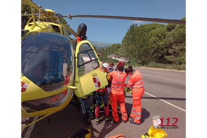Rescatan a una mujer herida al sufrir una caída mientras practicaba barranquismo en Poyales del Hoyo (Ávila). -ICAL