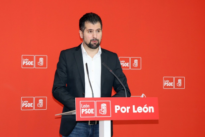 El secretario general del Partido Socialista de Castilla y León, Luis Tudanca, ayer en la provincia leonesa. / ICAL