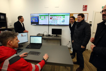 Mañueco visita la planta Red de Calor de Ponferrada.- ICAL