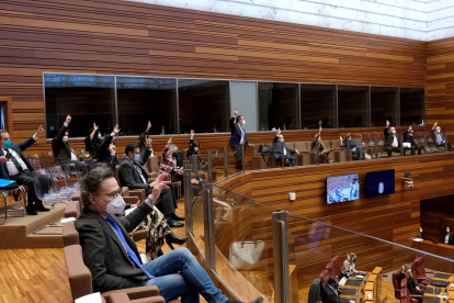 Votación en la segunda jornada del Pleno de las Cortes.- ICAL