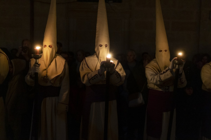 Procesión de la Penitente Hermandad de Jesús Yacente en Zamora. ICAL
