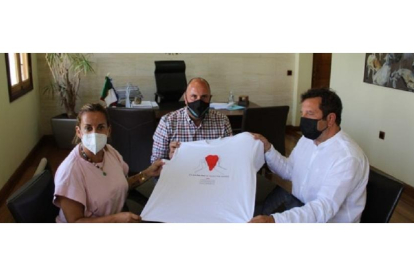 Presentación de la iniciativa de las camisetas solidarias 'Fuerteventura, Territorio Solidario',. - ICAL