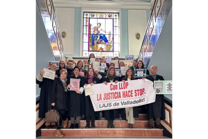Letrados de Justicia de Valladolid en una de las concentraciones en el Palacio de Justicia de los miércoles. -E.M.
