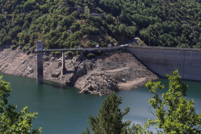 Embalses de Palencia
 Aspecto del embalse de Compuerto en la zona de la presa.- ICAL
