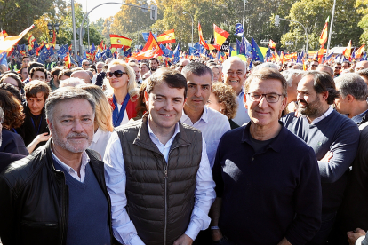 El presidente del Partido Popular de Castilla y León, Alfonso Fernández Mañueco, participa, junto al presidente nacional del PP, Alberto Núñez Feijóo, en la concentración en defensa del Estado de Derecho y la Igualdad de todos los españoles y en contra de la amnistía. ICAL