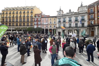 Concentración de Vox y Solidaridad contra la políticas del Gobierno de España en Burgos.- ICAL