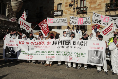 El comité de empresa de Jupiter Bach celebra una concentración de protesta por el ERE presentado por la compañía para la totalidad de la plantilla. - ICAL