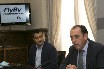El presidente de la Diputación de Soria, Benito Serrano en la presentación escuela de formación de pilotos comerciales 'Flyby School'.- ICAL.