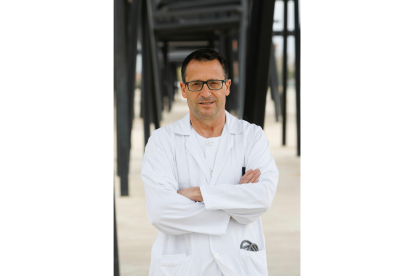 El neumólogo Tomás Ruiz Albi, mejor proyecto de Valladolid. J. M. LOSTAU