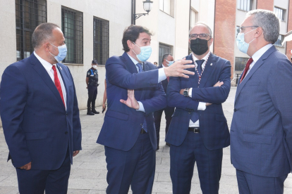 El presidente de la Junta, Alfonso Fernández Mañueco asiste al acto institucional del Dia de El Bierzo. - ICAL