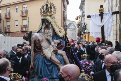La Procesión de La Dolorosa, da inicio a la Semana Santa en la capital leonesa