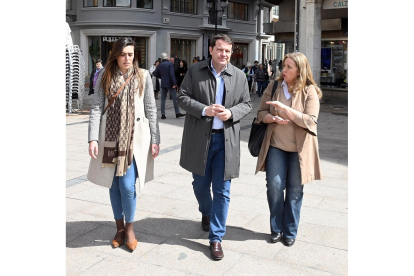 El presidente del PP de Castilla y León, Alfonso Fernández Mañueco, visita Burgos para apoyar la candidatura de Cristina Ayala al Ayuntamiento de la capital. - ICAL