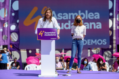 Foto de archivo del líder de Podemos en Castilla y León, Pablo Fernández y la secretaria de Organización del partido, Lilith Verstrynge. - E. PRESS