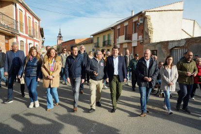 El presidente de la Junta de Castilla y León, Alfonso Fernández Mañueco, acude a Villalar acompañado de varios consejeros y otros dirigentes del PP.- ICAL