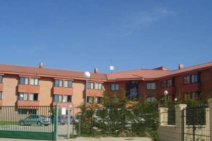 Residencia de Salinas de Pisuerga (Palencia). VERPUEBLOS.COM