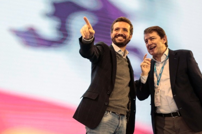 Pablo Casado y Alfonso Fernández Mañueco, en el XIV Congreso autonómico del PP.- ICAL