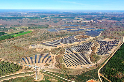 Estación fotovoltaica de Santiz, en el término municipal salmantino de Valdelosa.- SOLARIA