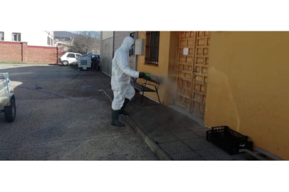 La Diputación de palencia lleva a cabo labores de desinfección en Residencias de Mayores de la provincia.- DIPUTACIÓN DE PALENCIA
