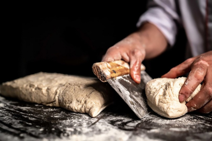 Imagen de archivo de la elaboración de pan. -E. M.