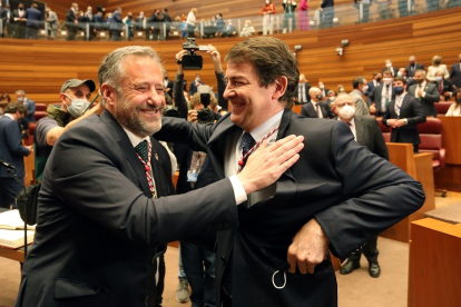 Toma de posesión de Mañueco como presidente de la Junta - Carlos Pollán y Alfonso Fernández Mañueco.- ICAL