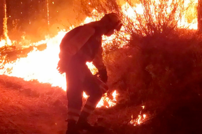 Incendio en Santa Cruz del Valle (Ávila).- ICAL