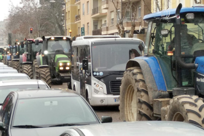 Unos 300 tractores participan en caravanas por la provincia convocadas a través de redes sociales. ICAL