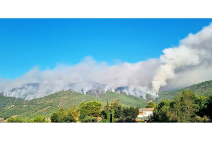 Incendio en Santa Cruz del Valle (Ávila).- ICAL