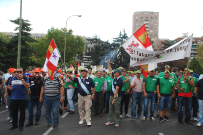 Cazadores y rehaleros regionales en una manifestación a favor de la caza en Madrid. Leonardo de la Fuente.