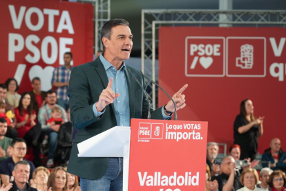 El secretario general y el presidente del Gobierno, Pedro Sánchez, participa en un acto público en Valladolid. -Lostau