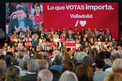 El secretario general y el presidente del Gobierno, Pedro Sánchez, participa en un acto público en Valladolid. -ICAL