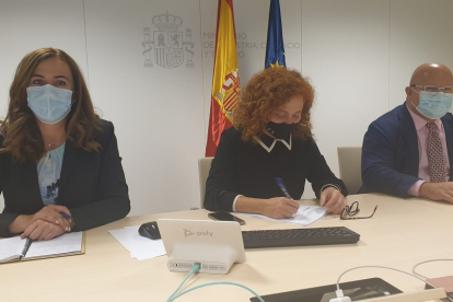 La delegada del Gobierno en Castilla y León, Virginia Barcones, se reúne con la directora del Instituto para la Transición Justa, Laura Murillo.- ICAL