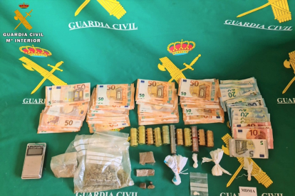 Detienen a un hombre y una mujer por un supuesto delito de tráfico de drogas en Guardo (Palencia)