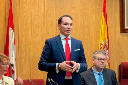 Daniel García toma posesión del cargo de alcalde de San Esteban de Gormaz (Soria). -ICAL.
