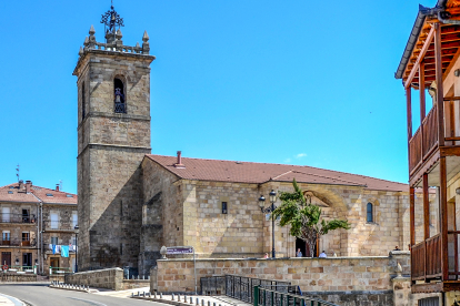 El arreglo de las grietas de la iglesia de Quintanar es una obra prioritaria para el Ayuntamiento.  R.F.