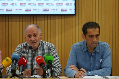 Faustino Temprano y Vicente Andrés, durante la presentación de las concentraciones para el 1 de mayo.- ICAL